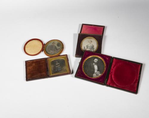 Daguerreotype De l’estimation gratuite en ligne à la vente aux enchères de vos tableaux et objets d'art. Réponse d’un expert en 48H. Présent dans toute la France. Côte des peintres et sculpteurs.